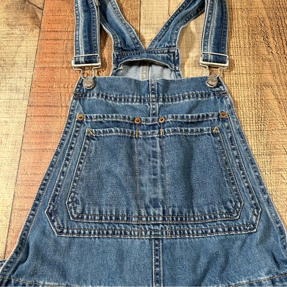 GAP Women’s Denim Overalls Medium Slouch Fit Blue Jean Overalls 25” Inseam - Picture 4 of 7
